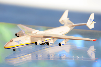 Antonov An-225 Mriya UR-82060 (Herpa)