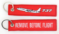 Breloczek REMOVE BEFORE FLIGHT B737